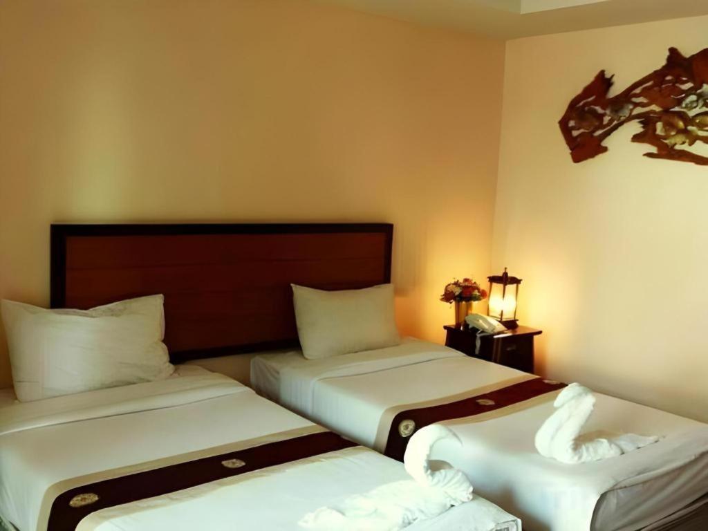 Rayong Lanna Hotel מראה חיצוני תמונה
