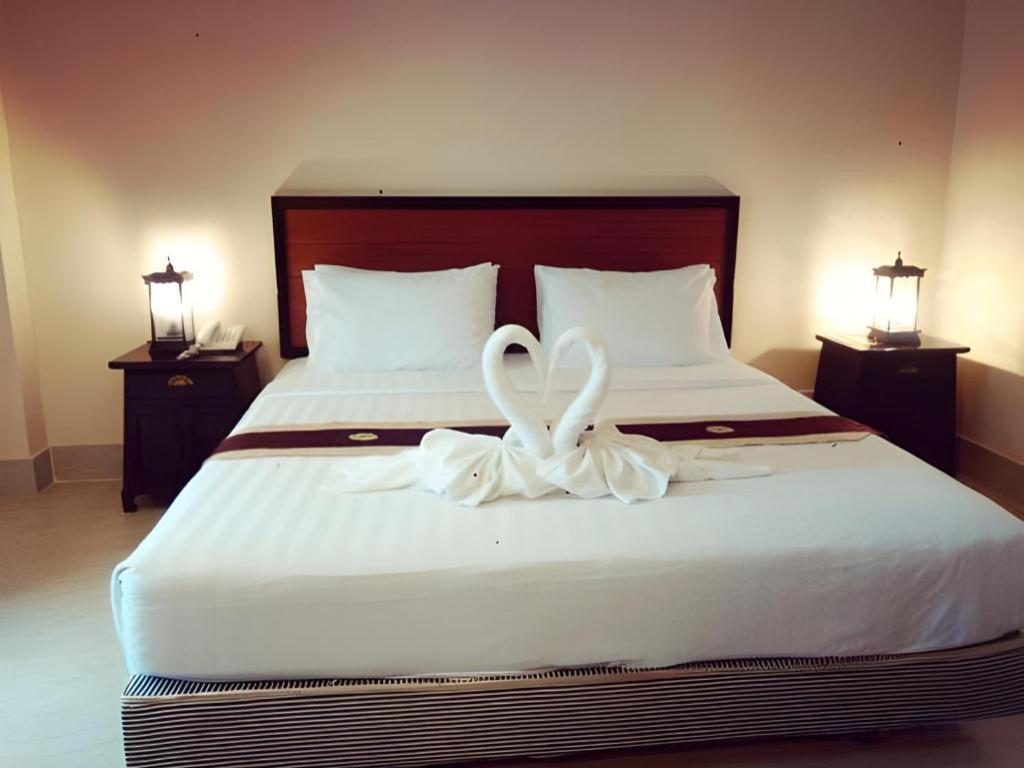 Rayong Lanna Hotel מראה חיצוני תמונה