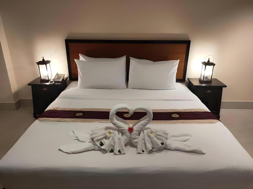 Rayong Lanna Hotel מראה חיצוני תמונה