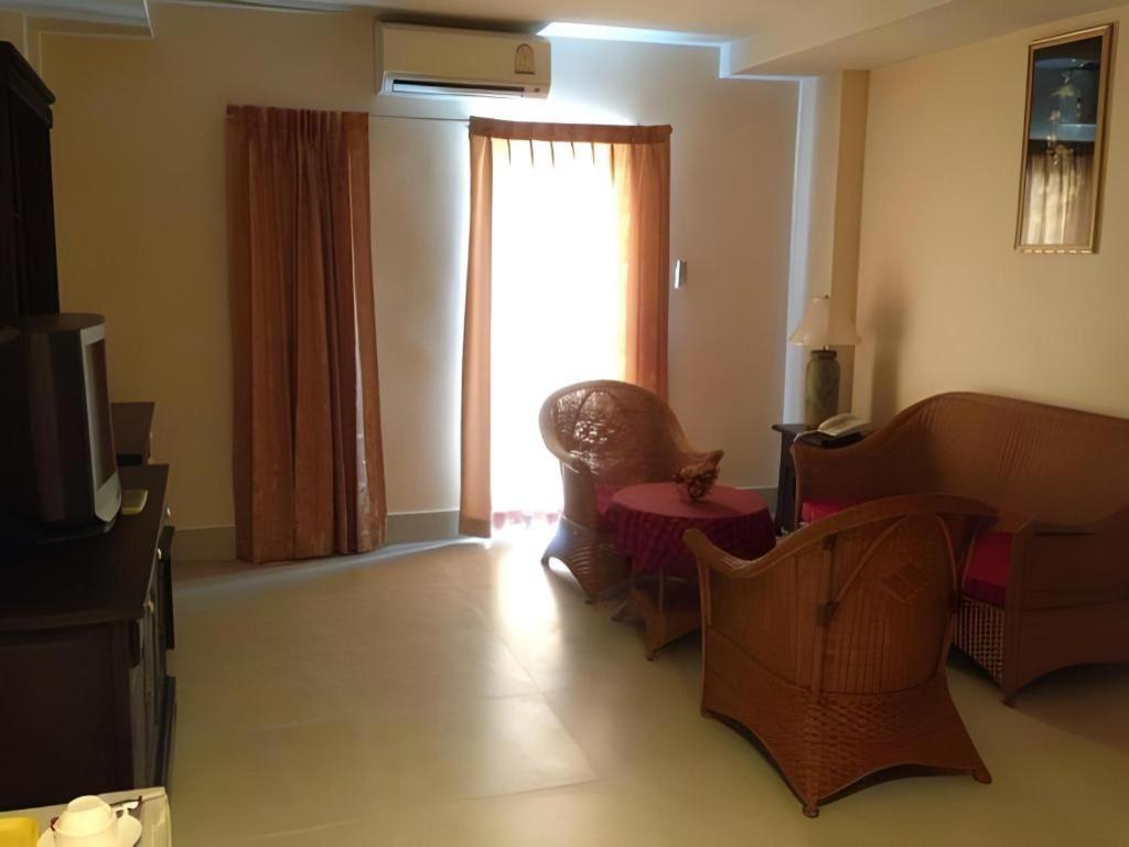 Rayong Lanna Hotel מראה חיצוני תמונה