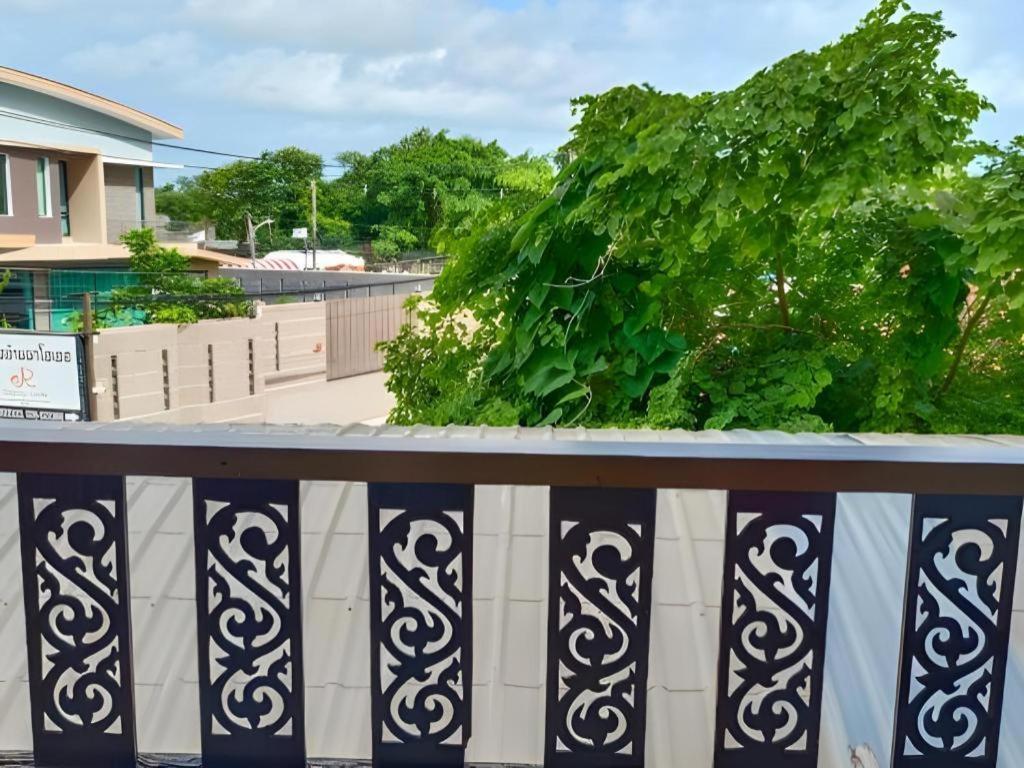 Rayong Lanna Hotel מראה חיצוני תמונה