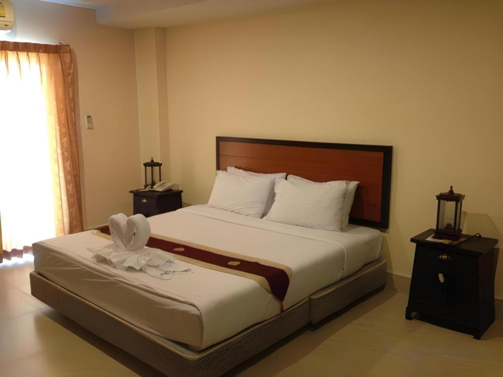 Rayong Lanna Hotel מראה חיצוני תמונה