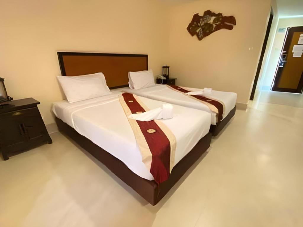 Rayong Lanna Hotel מראה חיצוני תמונה