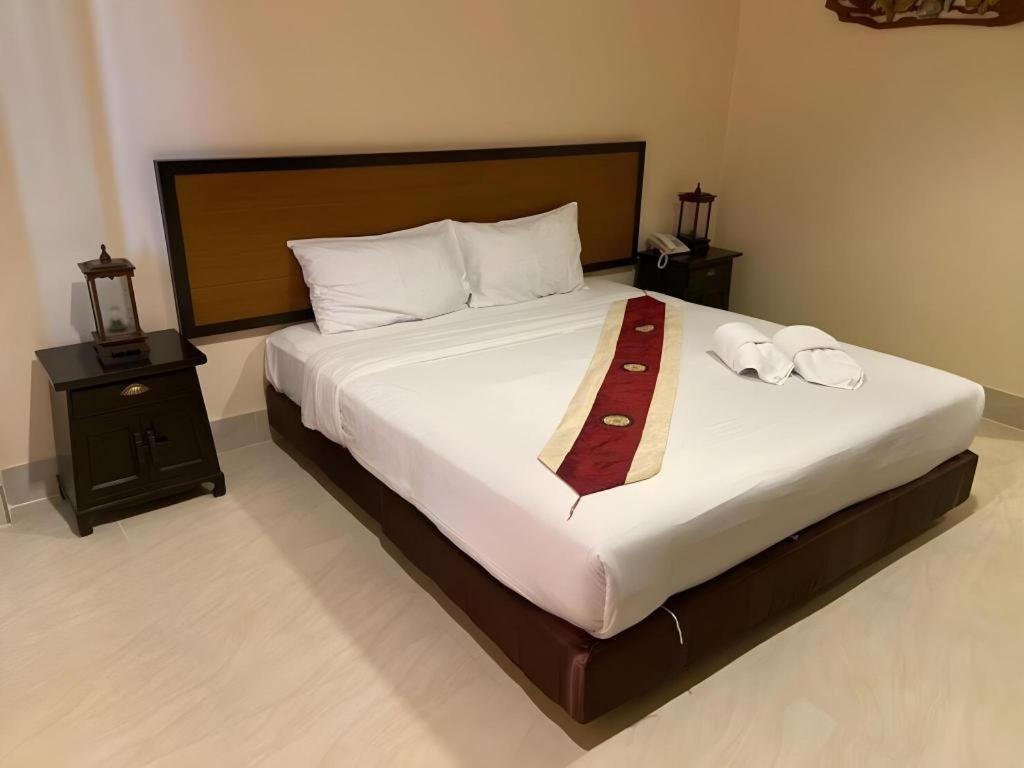 Rayong Lanna Hotel מראה חיצוני תמונה