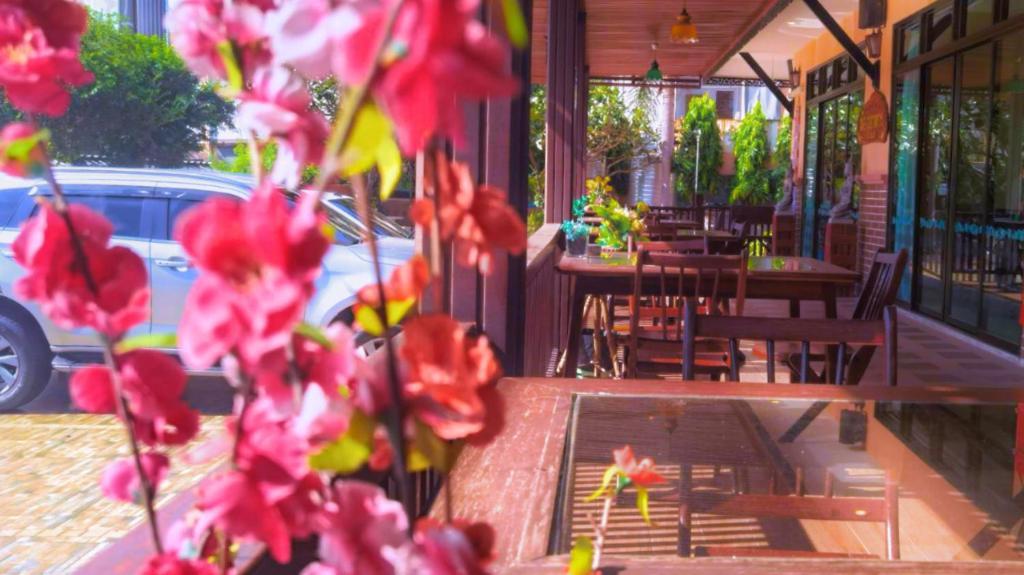 Rayong Lanna Hotel מראה חיצוני תמונה