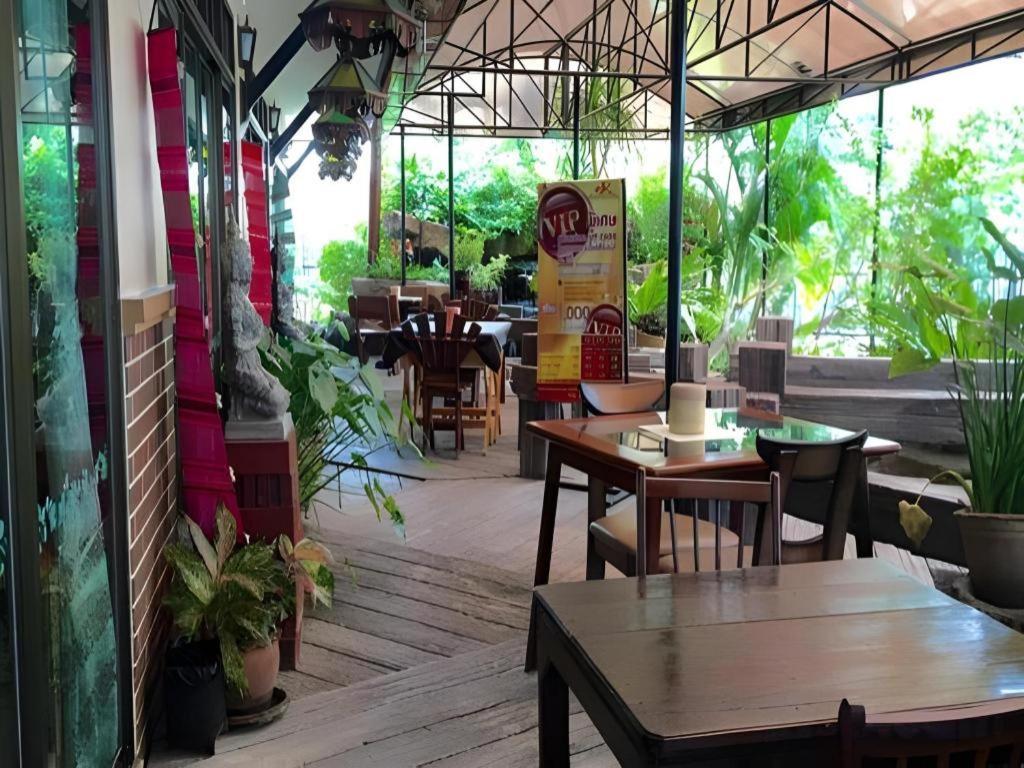 Rayong Lanna Hotel מראה חיצוני תמונה
