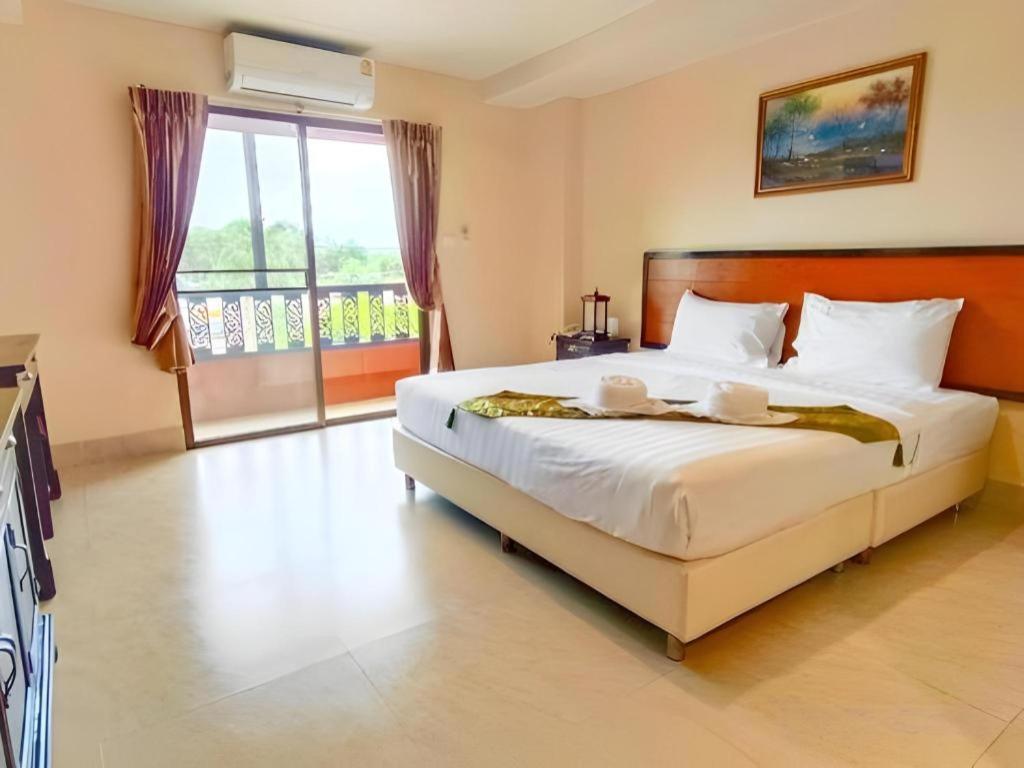 Rayong Lanna Hotel מראה חיצוני תמונה