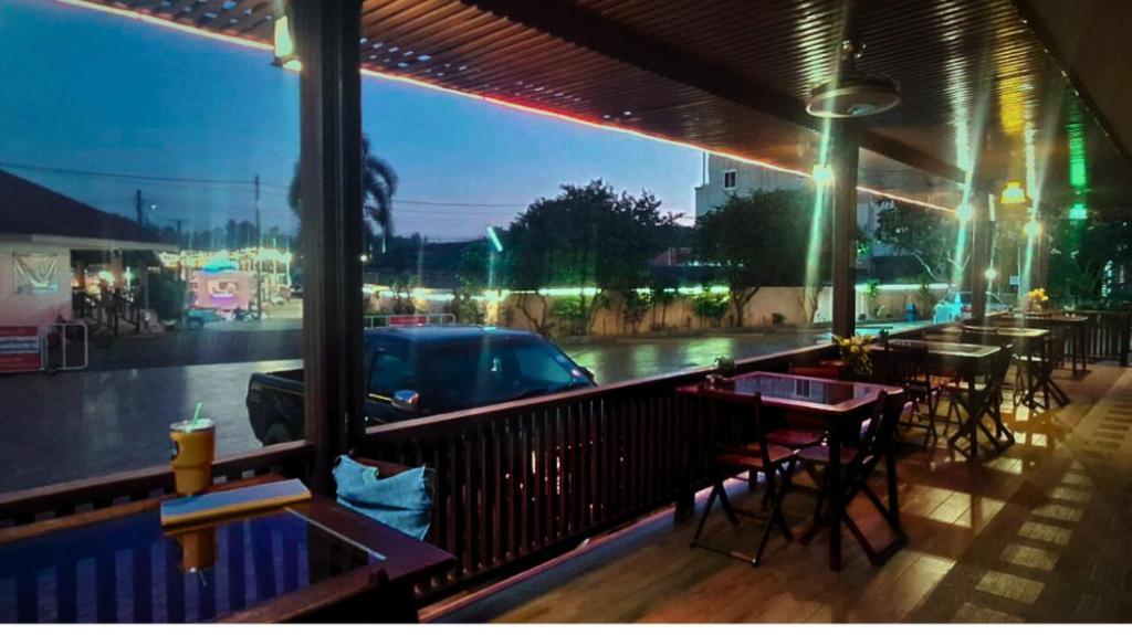 Rayong Lanna Hotel מראה חיצוני תמונה
