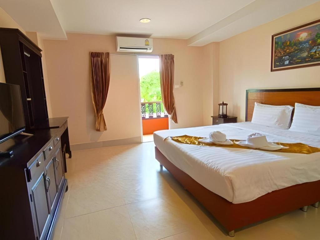 Rayong Lanna Hotel מראה חיצוני תמונה