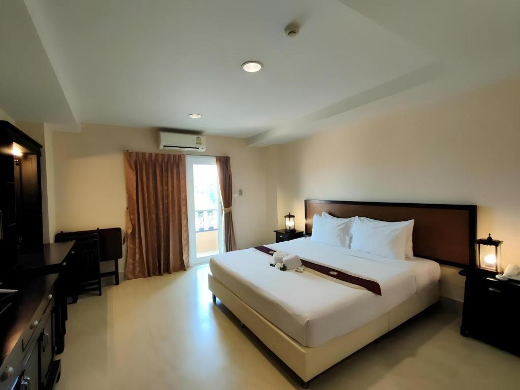 Rayong Lanna Hotel מראה חיצוני תמונה