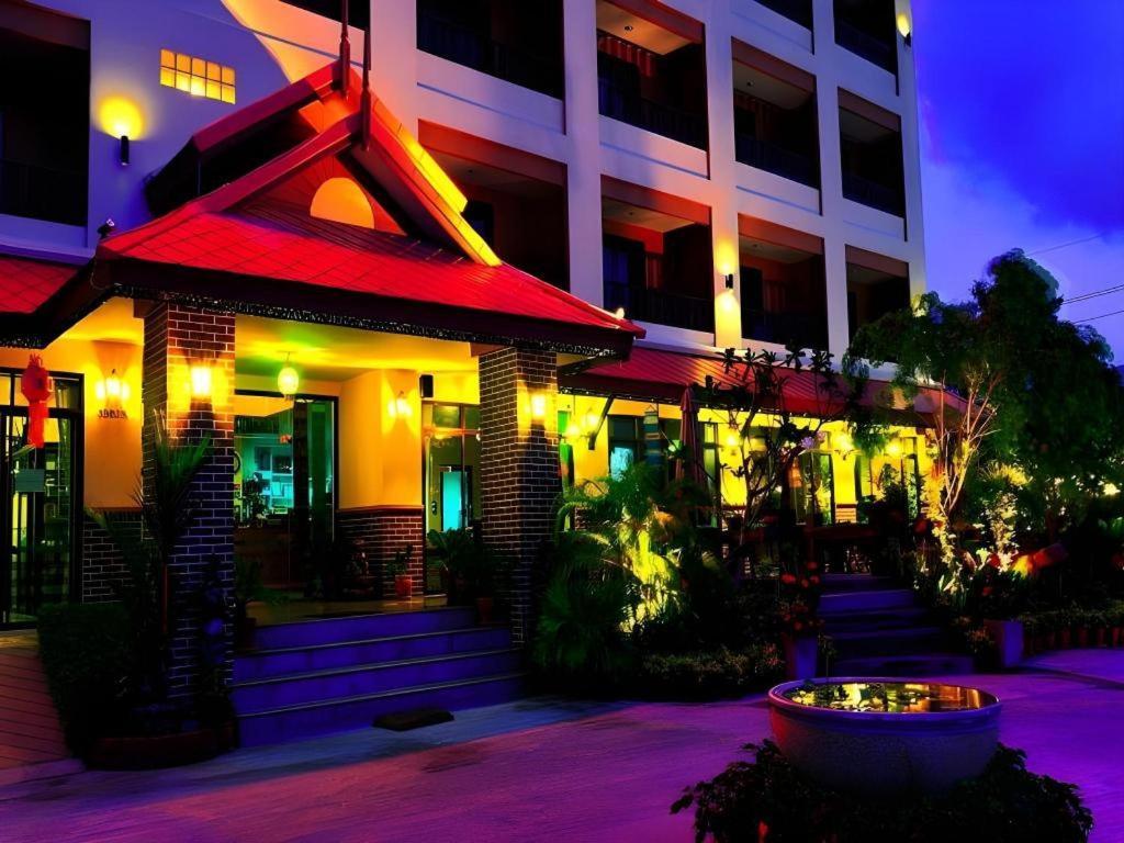 Rayong Lanna Hotel מראה חיצוני תמונה