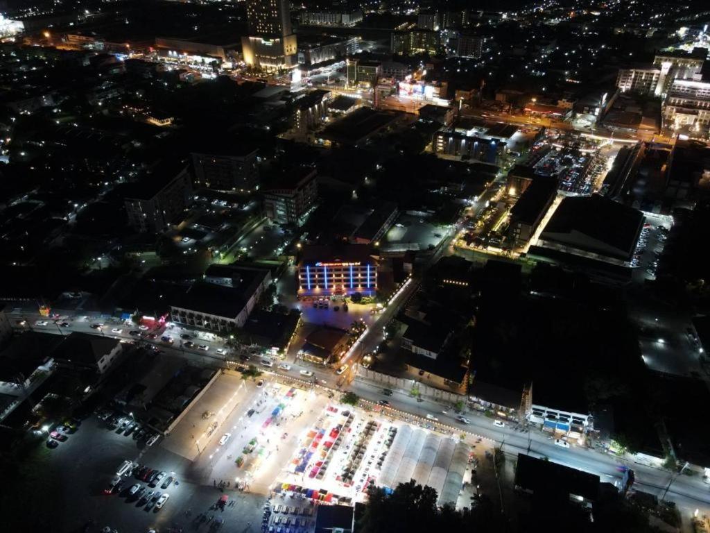 Rayong Lanna Hotel מראה חיצוני תמונה