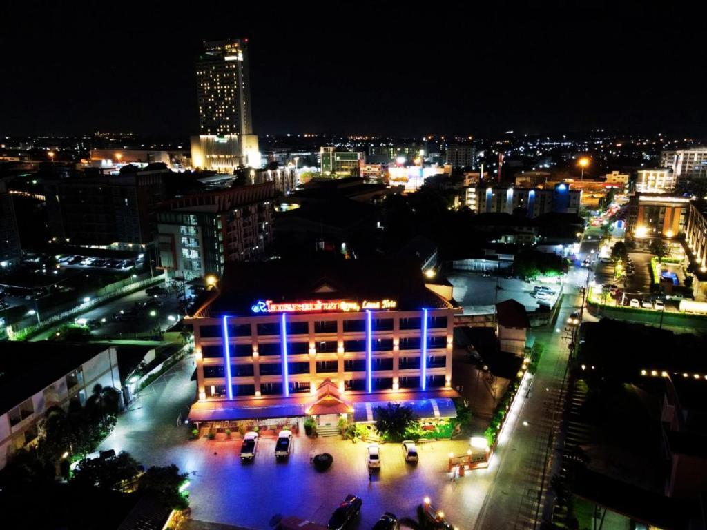 Rayong Lanna Hotel מראה חיצוני תמונה
